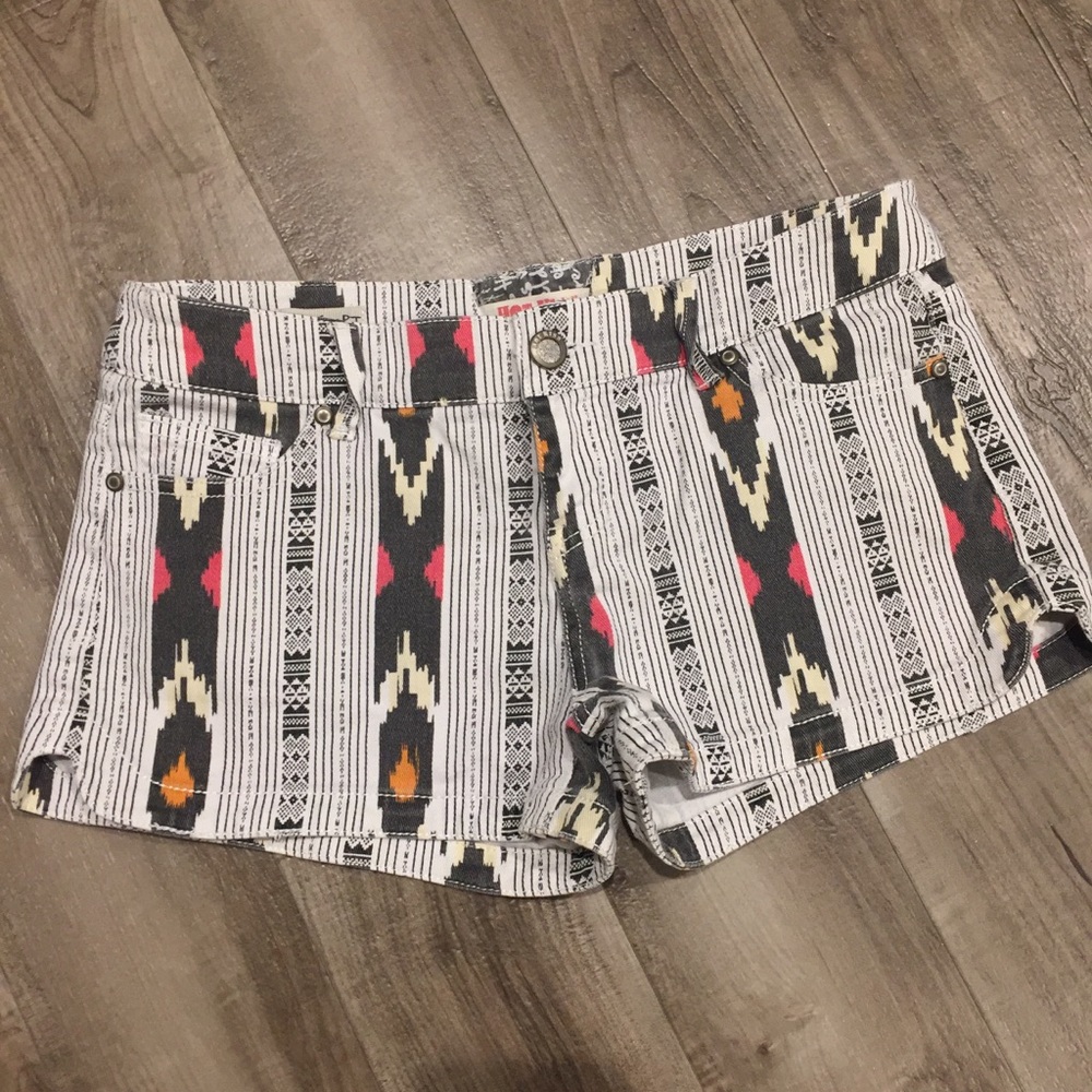 🔆Aztec Patterned Black and White Shorts🔆